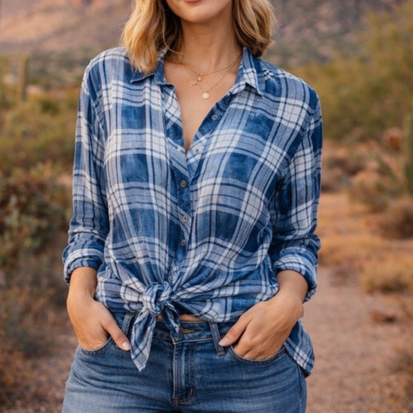 cloth & stone Tops - Anthropologie Cloth & Stone Plaid Button down, cloud wash top - Size Medium